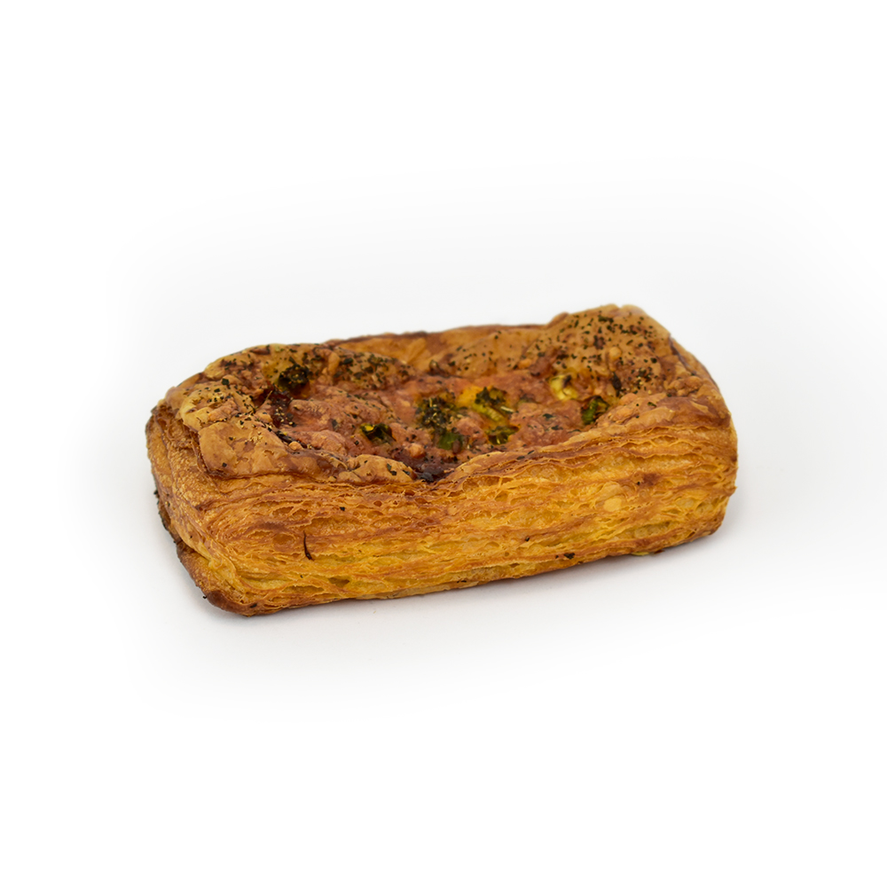 Croisstata de serrano y espárragos